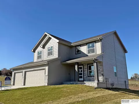 16558 Wirt St, Omaha, NE 68116