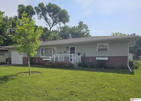 1720 N 17th St, Beatrice, NE 68310