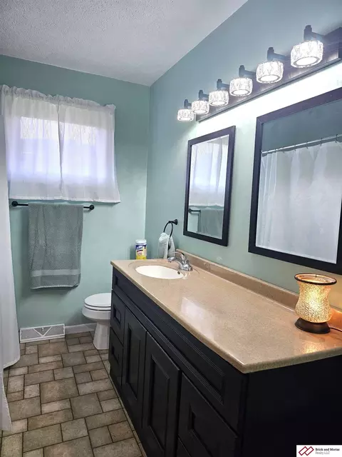 Bath - 1720 N 17th St, Beatrice, NE 68310 photo 1 of 3