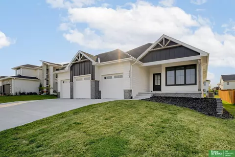 5508 N 206th St, Elkhorn, NE 68022