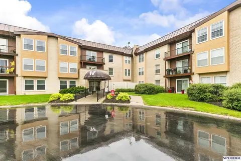 12727 W Dodge Rd #113B, Omaha, NE 68154