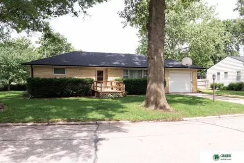 7 Fairview Dr, York, NE 68467