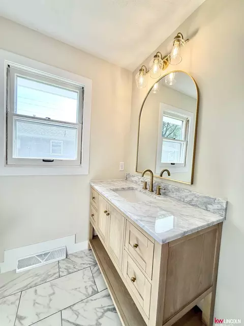 Bath - 1907 Monroe St, Beatrice, NE 68310 photo 3 of 5