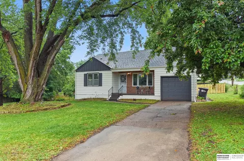 7245 Pratt St, Omaha, NE 68134