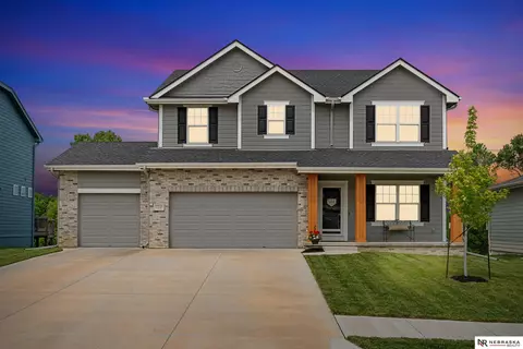 17618 Clay St, Bennington, NE 68007
