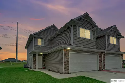 877 W Desert Vista Dr, Lincoln, NE 68523