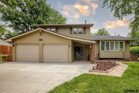 5617 S 93rd St, Omaha, NE 68127