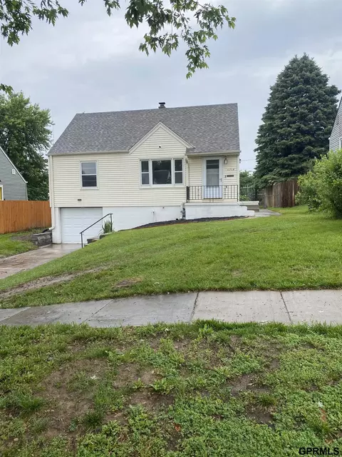 6768 Manderson St, Omaha, NE 68104