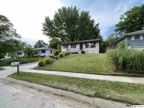 8090 Arbor St, Omaha, NE 68124