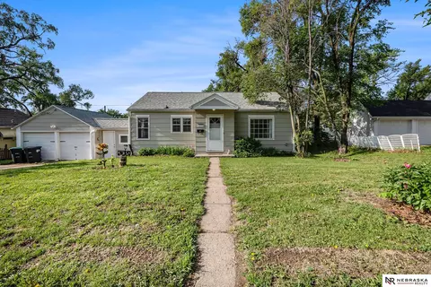6021 Frederick St, Omaha, NE 68106