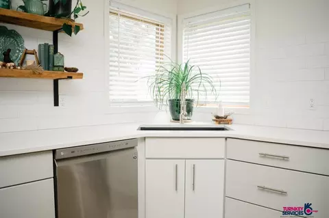 Kitchen - 204 E Mill St, Avoca, IA 51521 photo 4 of 6