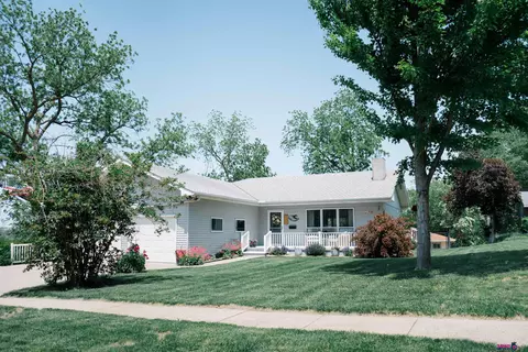 204 E Mill St, Avoca, IA 51521