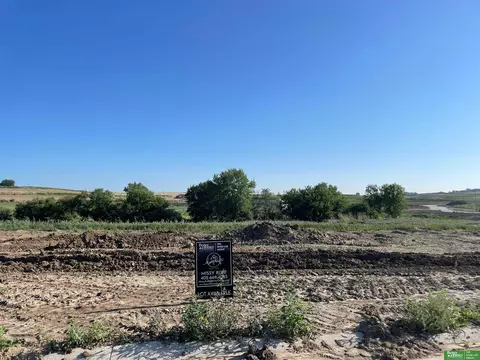 22008 Hackberry Cir, Gretna, NE 68028