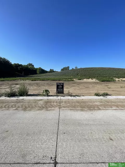 22017 Hackberry Cir, Gretna, NE 68028