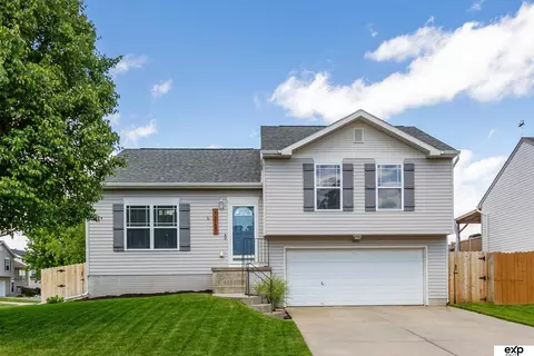 16150 Cottonwood St, Omaha, NE 68136