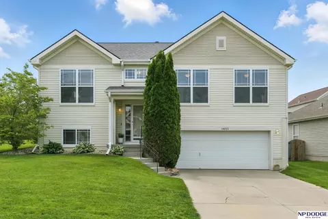 19255 Holmes St, Omaha, NE 68135