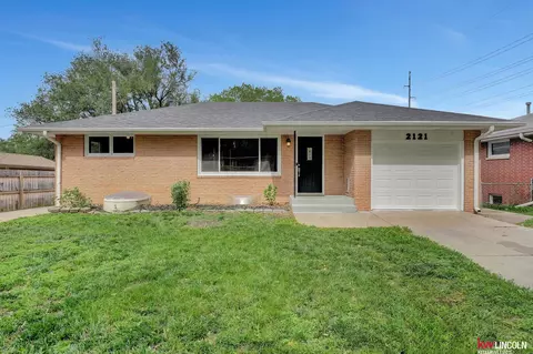 2121 N 61 St, Lincoln, NE 68505