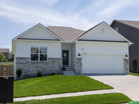 17717 Ogden St, Omaha, NE 68116