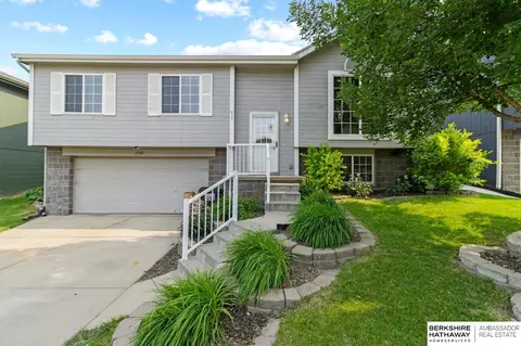 17211 Spaulding St, Omaha, NE 68116