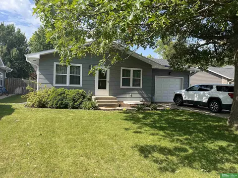 1525 Raell Dr, York, NE 68467