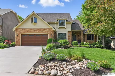 10321 Washington Dr, Omaha, NE 68127