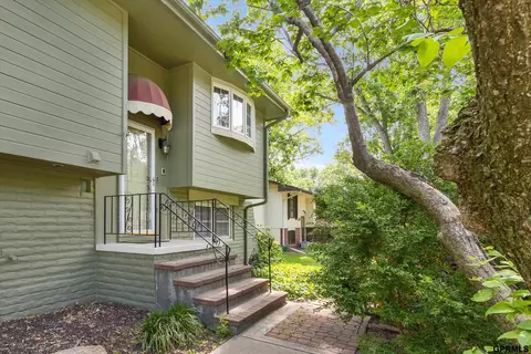 16272 Wood Dr, Omaha, NE 68130