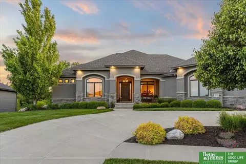 19513 Hamilton St, Elkhorn, NE 68022