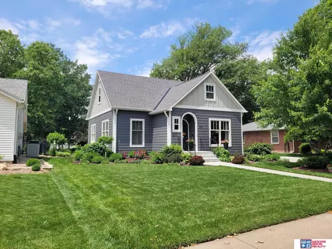 1101 N 5th St, Seward, NE 68434