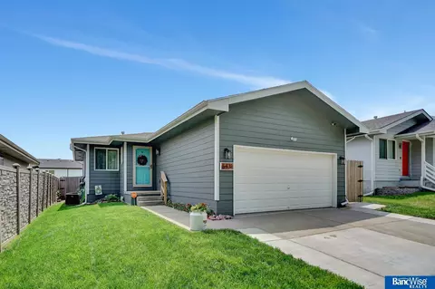 5431 W Partridge Ln, Lincoln, NE 68528