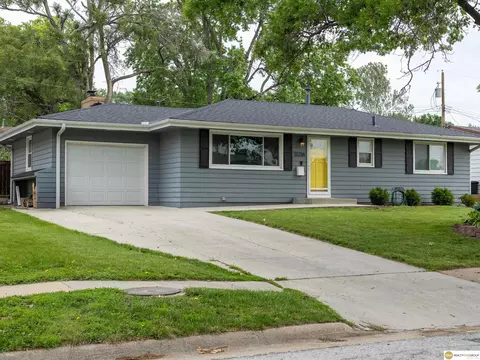 12236 Weir St, Omaha, NE 68137