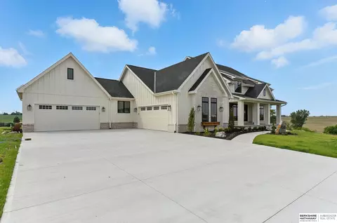 5045 S 223rd Plz, Elkhorn, NE 68022