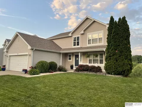 5827 S 157th St, Omaha, NE 68135