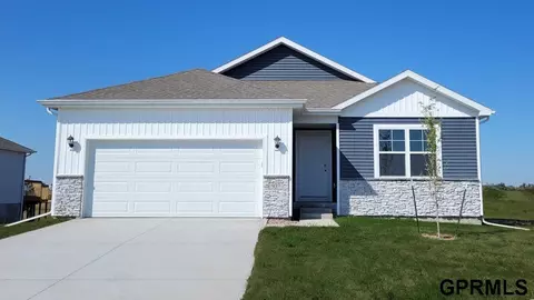 8516 S 179th St, Omaha, NE 68136