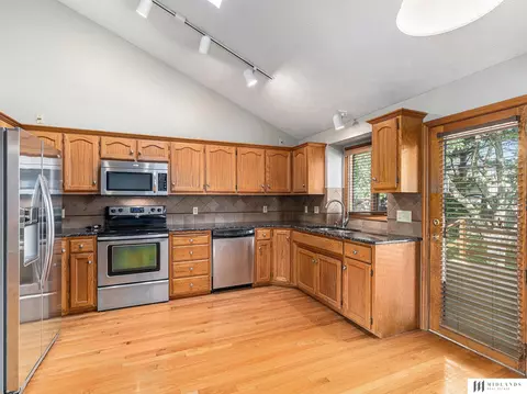 7824 La Vista Dr, La Vista, NE 68128