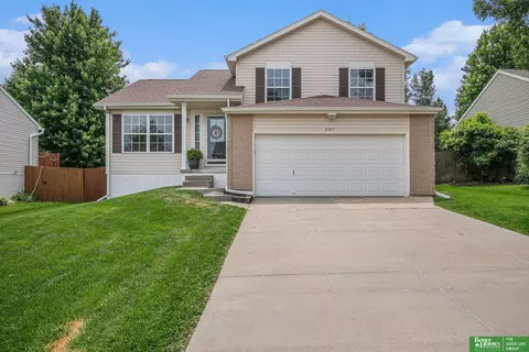 15807 Willow St, Omaha, NE 68136