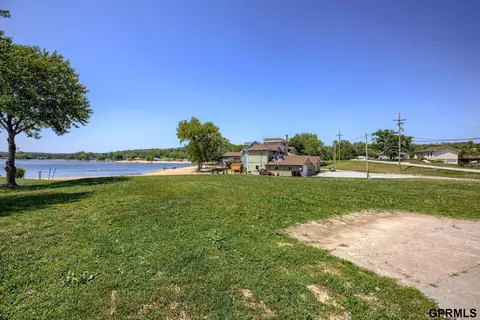 17214 Chalet Dr, Bellevue, NE 68123