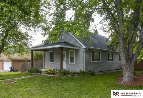 6288 Holdrege St, Lincoln, NE 68505