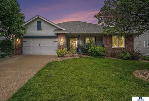 21830 Ponderosa Dr, Gretna, NE 68028