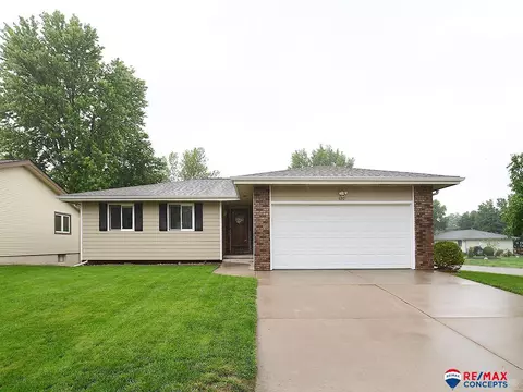 4201 Jacquelyn Dr, Lincoln, NE 68516