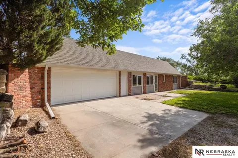 8600 Kendall St, Lincoln, NE 68526
