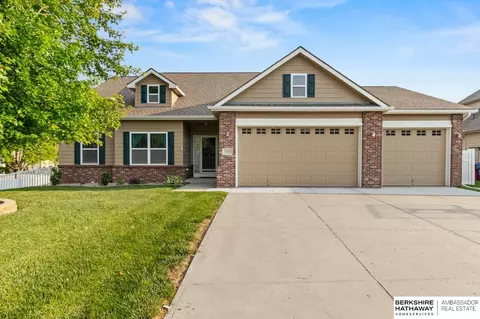 10055 Centennial Rd, La Vista, NE 68128