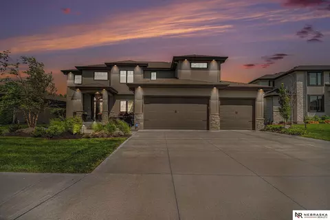 10011 S 184th St, Omaha, NE 68136
