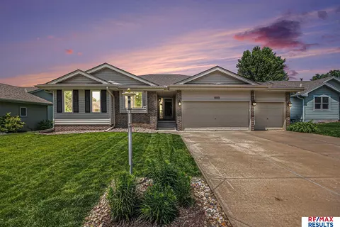 21808 Hilltop Ave, Gretna, NE 68028