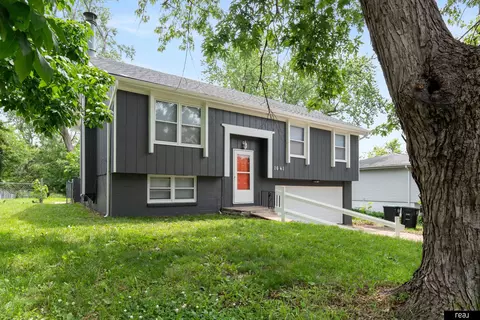 1641 N 105 St, Omaha, NE 68114