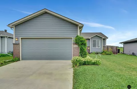2429 NW 57th St, Lincoln, NE 68524