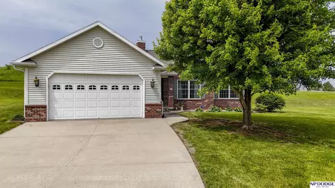 18 W Ridge Dr, Shenandoah, IA 51601