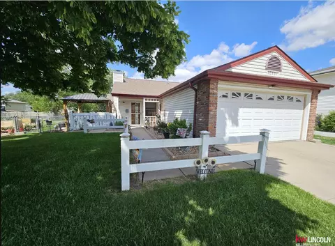 10531 N 137th St, Waverly, NE 68462