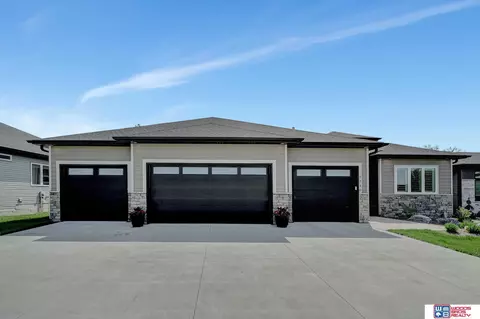 1240 N 104th St, Lincoln, NE 68527