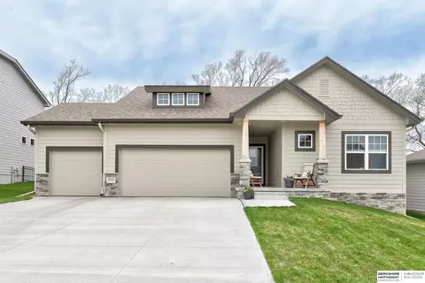 8622 N 177th St, Bennington, NE 68007