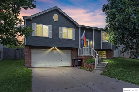7628 Bondesson St, Omaha, NE 68122